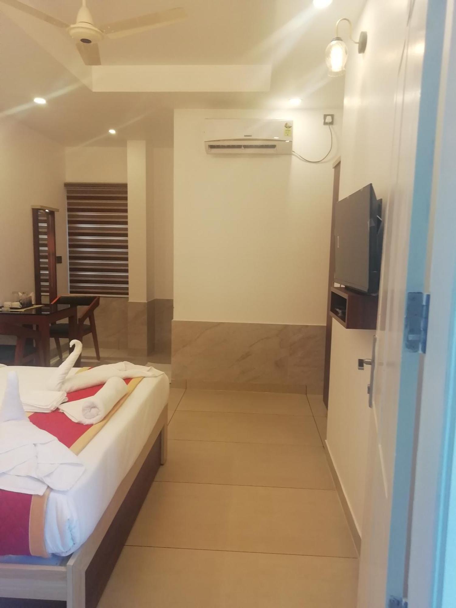 Paul Residency Hotel Nedumbassery Exterior foto